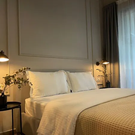 Square 21 * ティラナ