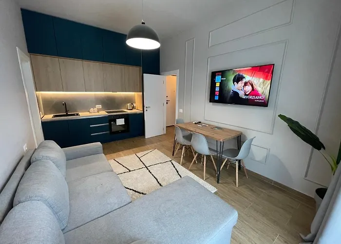 Square 21 * ティラナ