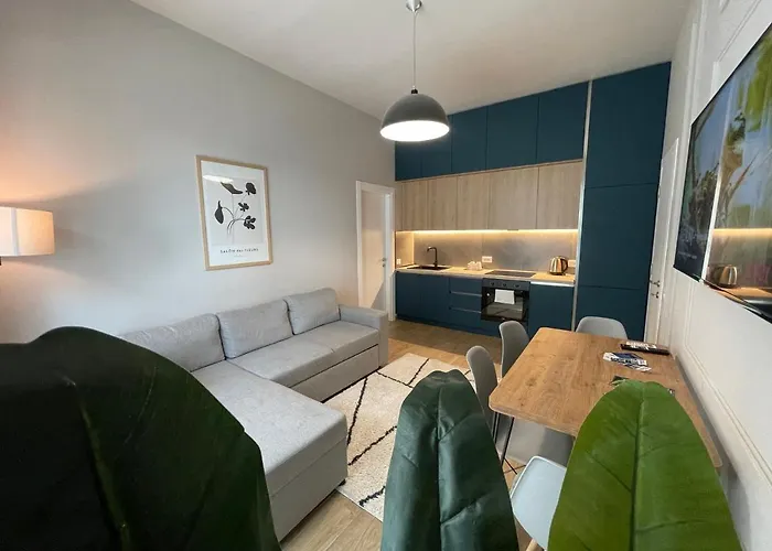 Square 21 * 地拉那