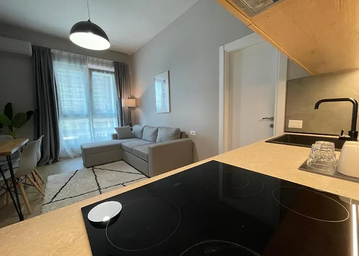 Square 21 * 地拉那