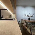 Square 21 Apartment *