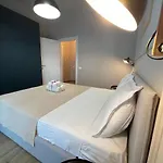 Square 21 Apartment *
