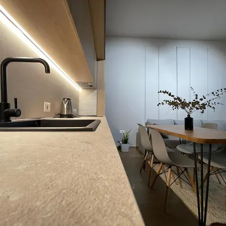 Square 21 Apartment *