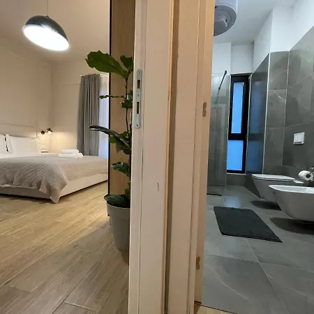 Square 21 Apartment *