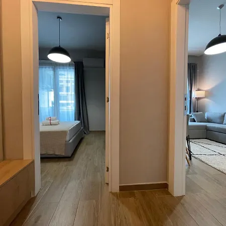 Square 21 * Тирана